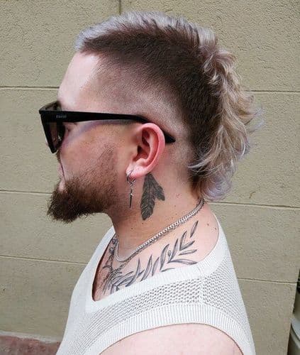 Férfi hajvágás alternatív stílusban a Lazar's szépségszalonban